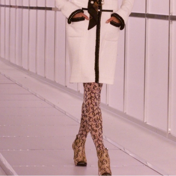 🆕 Chanel CC Runaway ankle boots👢 - Picture 13 of 13